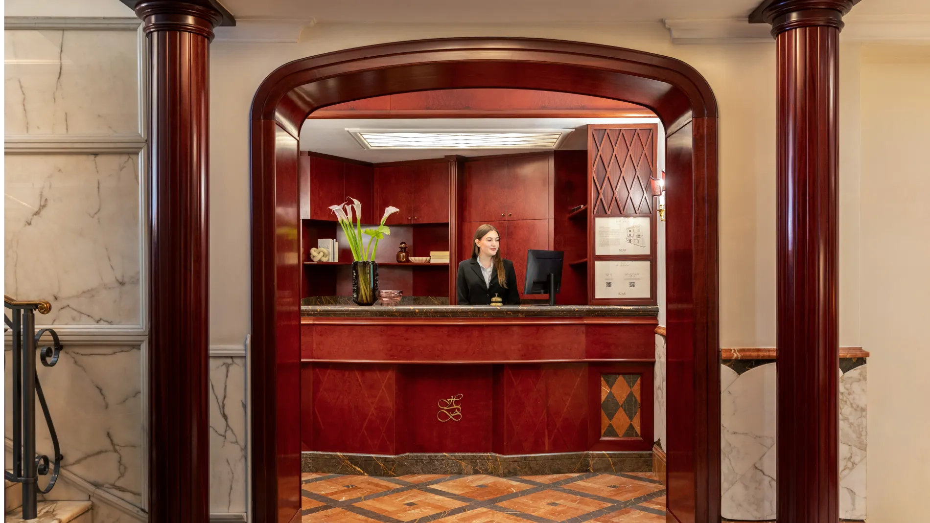 Reception with red wood desk, marble columns and elegant welcome near Piazza della Repubblica - The Hotel Britannia, BZAR hotels in Rome