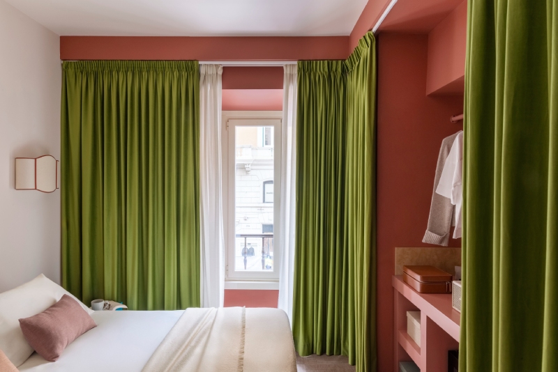 Camera superior con guardaroba a vista e design contemporaneo – Dependance 4 Rooms, BZAR hotels a Roma